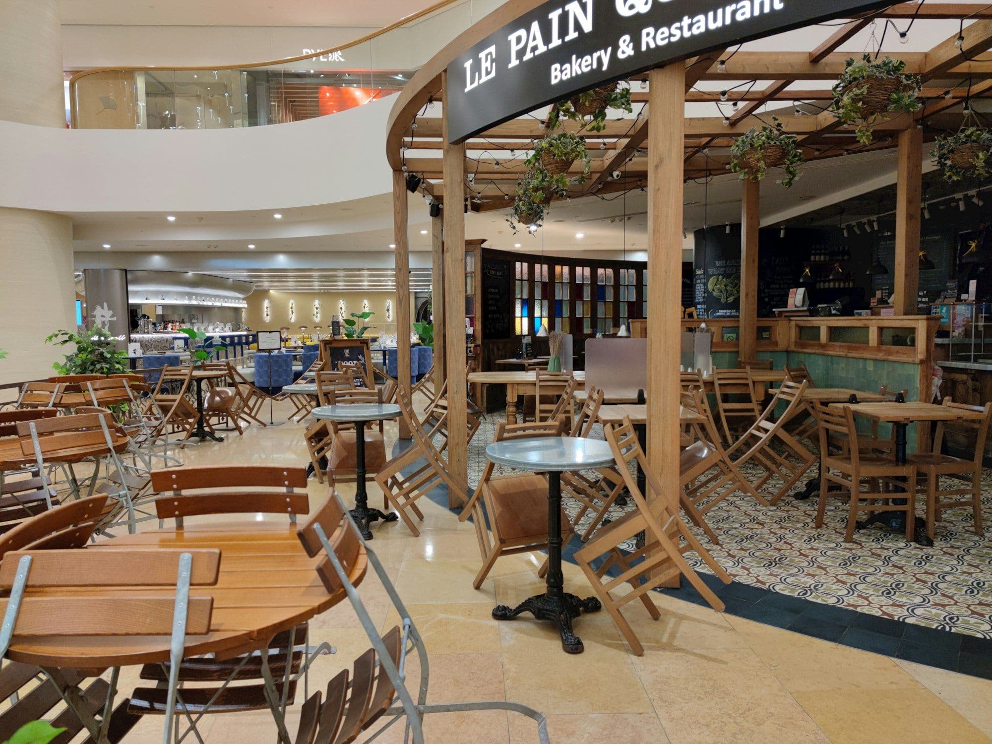 Pacific Place Hong Kong is an ideal destination for those looking for luxury shopping, fine dining, and exciting events.